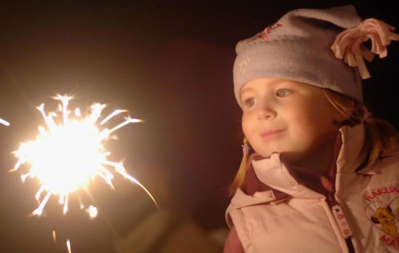 Ура, каникулы! Пиротехника, которую можно запускать с детьми - Хабез | habez.salutsklad.ru